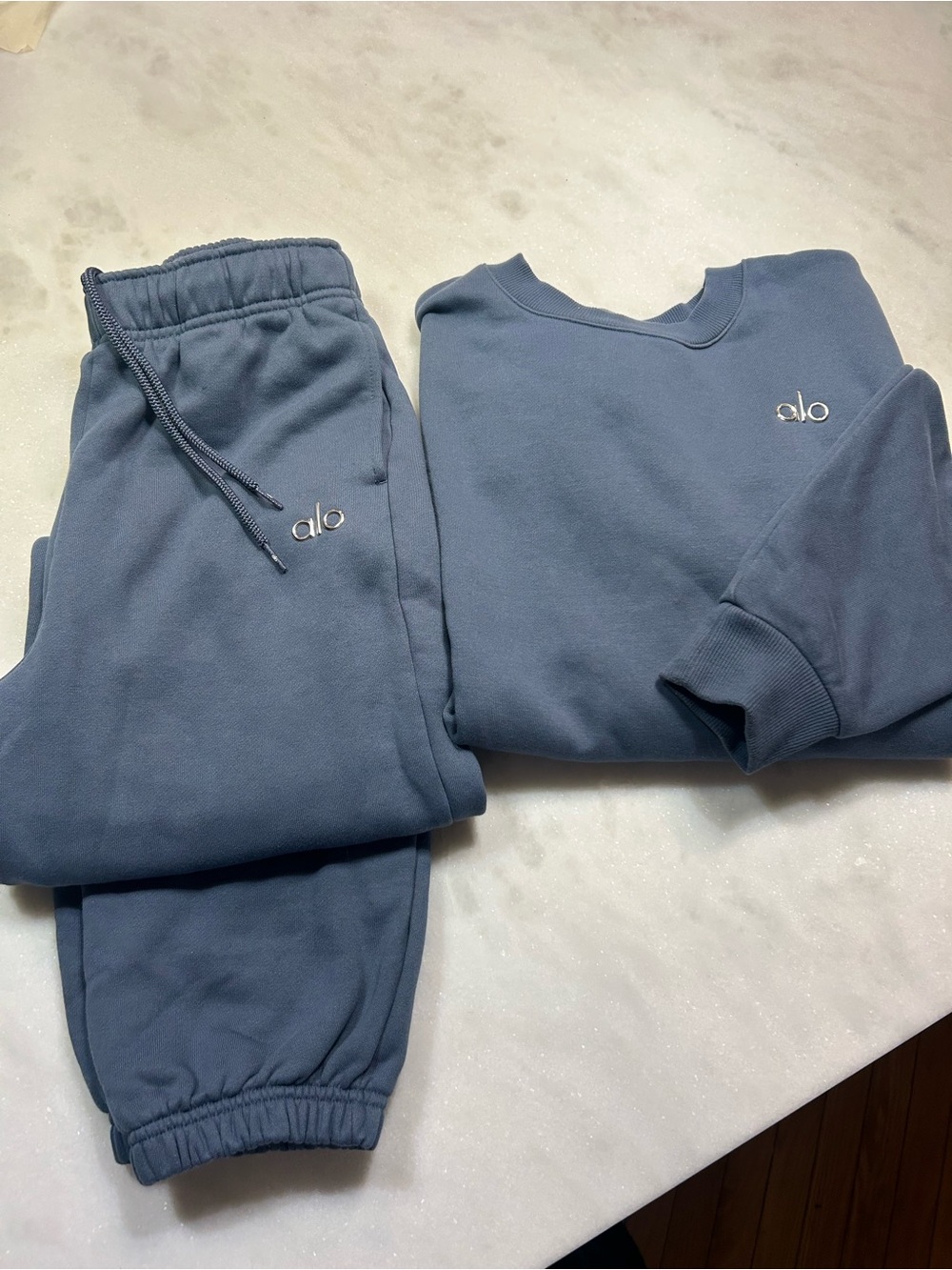 ALO Bluestone Sweatshirt & Jogger Set. Top M. Bottoms S
